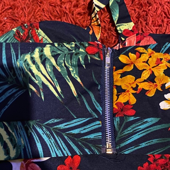 Floral Two Piece - Picture 2 of 6